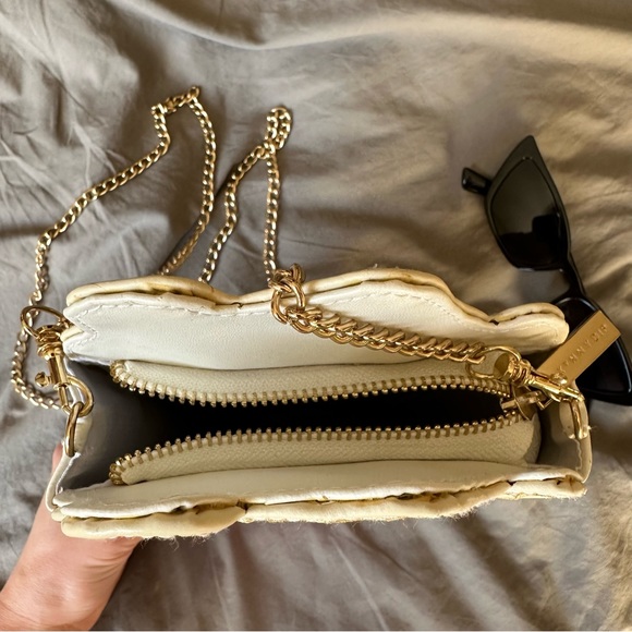 SOLD Crossbody Bag Popcorn shaped - SkinnyDip London - Picture 5 of 10